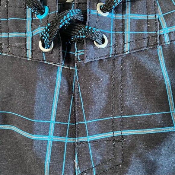 Quiksilver Boys Boardshorts - Picture 4 of 9